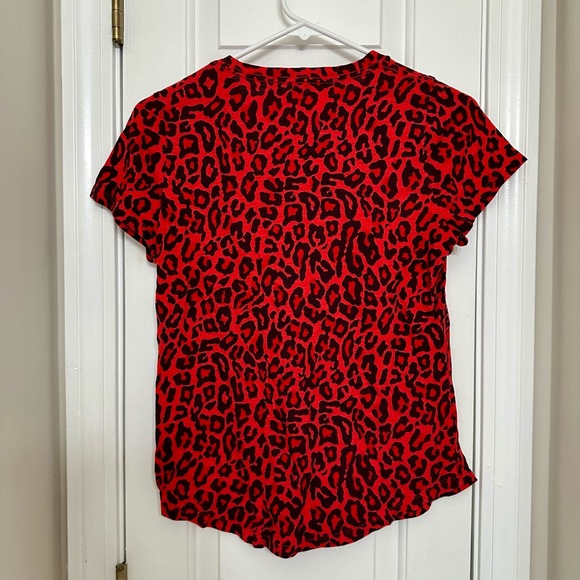 Banana Republic Women’s Short Sleeve T-Shirt XS Red Leopard Animal Print Top - Picture 5 of 5